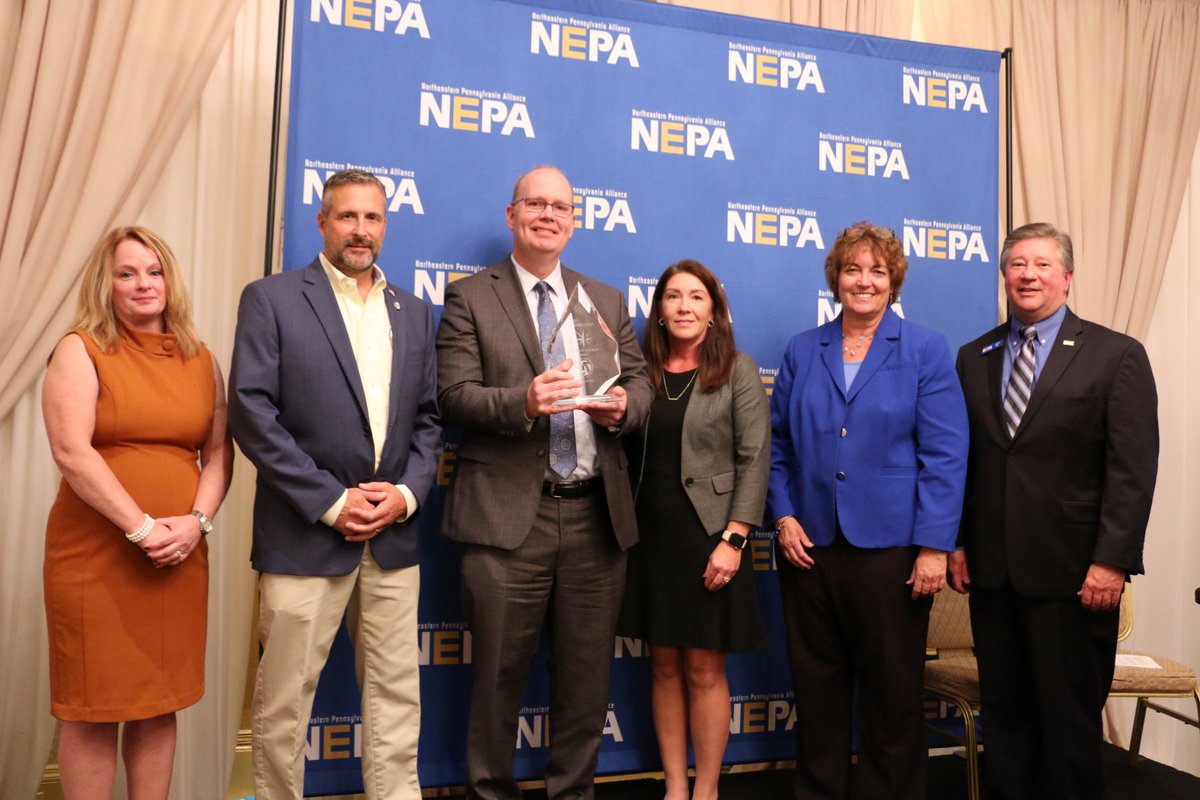 NEPA_Alliance's tweet photo. NEPA Alliance Networking Reception a great success 🎉 Congratulations to the Wilkes-Barre/Scranton International Airport @flyavp on receiving the Regional Leadership Award 🏅 for their contribution to the regional economy &amp; involvement in the region of Northeastern PA #FlyAVP ✈️ https://t.co/3mRVfq1Hv8