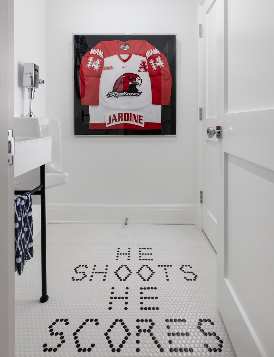 JPCHomebuilder's tweet photo. Paying homage to the great sport of ice hockey was the goal when creating this fun and unique custom bath.
🏒 Learn more about Build to Suit:
https://t.co/fHQglUFqNh
#MiamiRedHawks #IceHockey #InteriorDesign #HomeGoals #CustomDesign #CustomBath #CustomTile #CustomHome #JPCraig https://t.co/AXDq6RlmJD