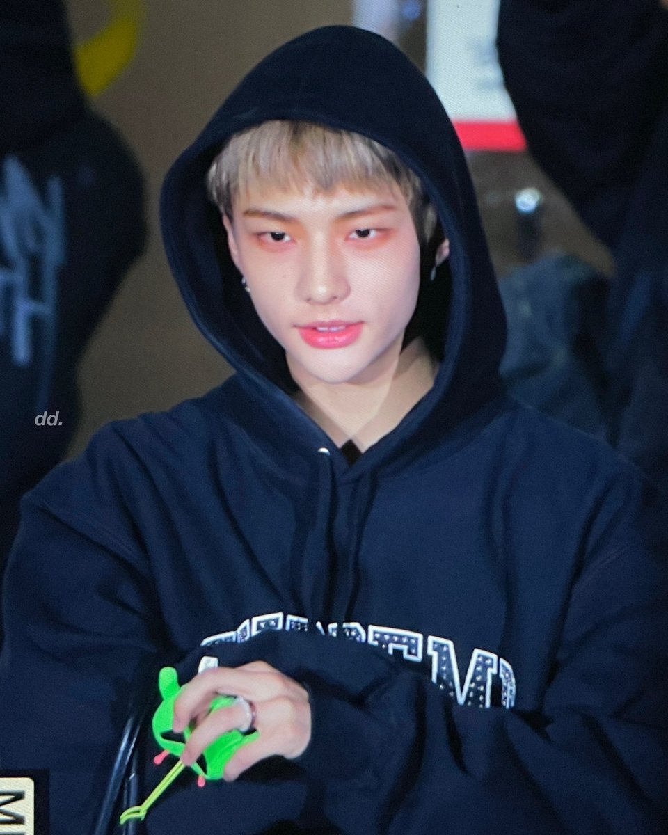 Hyunjin0_0320's tweet photo. 髪型だけ見たら絶対今までの方が断然
いいはずなんだけど
オン眉金髪短髪ヒョンジンが
好きすぎてつらい過去1かも
#CASE143_OutNow #CASE143 #スキズ好きな人と繋がりたい #DayToMAXIDENT #StrayKids #ヒョンジン#Hyunjin ヒョンジン ミューバン カムバ https://t.co/I94COjOFLo