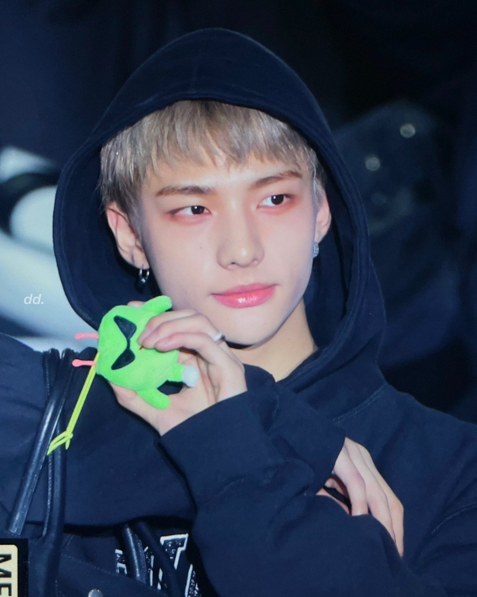 Hyunjin0_0320's tweet photo. 髪型だけ見たら絶対今までの方が断然
いいはずなんだけど
オン眉金髪短髪ヒョンジンが
好きすぎてつらい過去1かも
#CASE143_OutNow #CASE143 #スキズ好きな人と繋がりたい #DayToMAXIDENT #StrayKids #ヒョンジン#Hyunjin ヒョンジン ミューバン カムバ https://t.co/I94COjOFLo