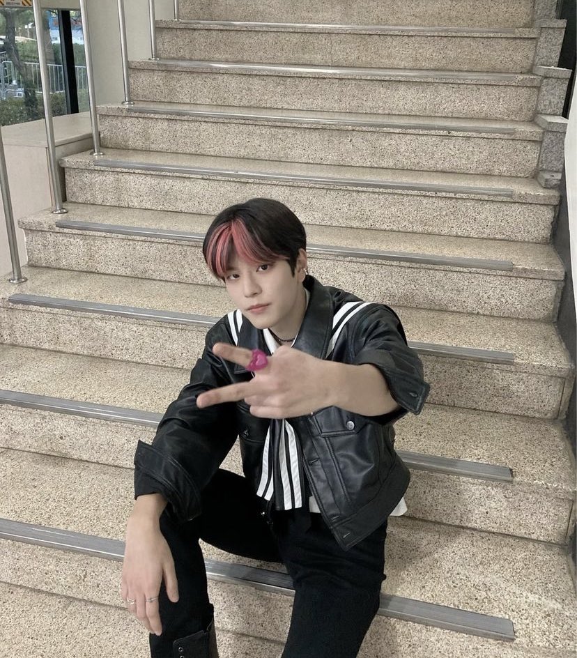tinyykoo_'s tweet photo. о господи😭 им так идет розовый:(( https://t.co/RKv9J5JocX