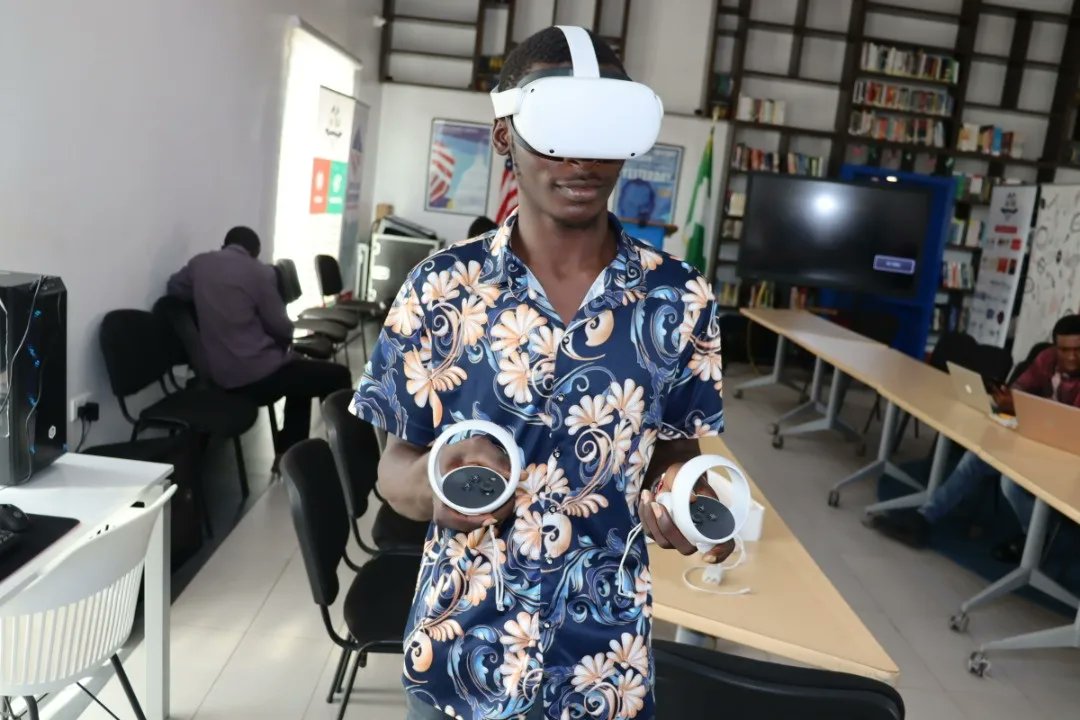 MattyWonder1's tweet photo. I had a terrific time sharing knowledge about Unreal Engine 5 and virtual reality development at the American Corner facility. We built and deployed the experience to the Oculus Quest 2.

@acikejalagos
#vr #Africa #OculusQuest2 #ue5 #tech #TEACHers https://t.co/HmYdE9482O