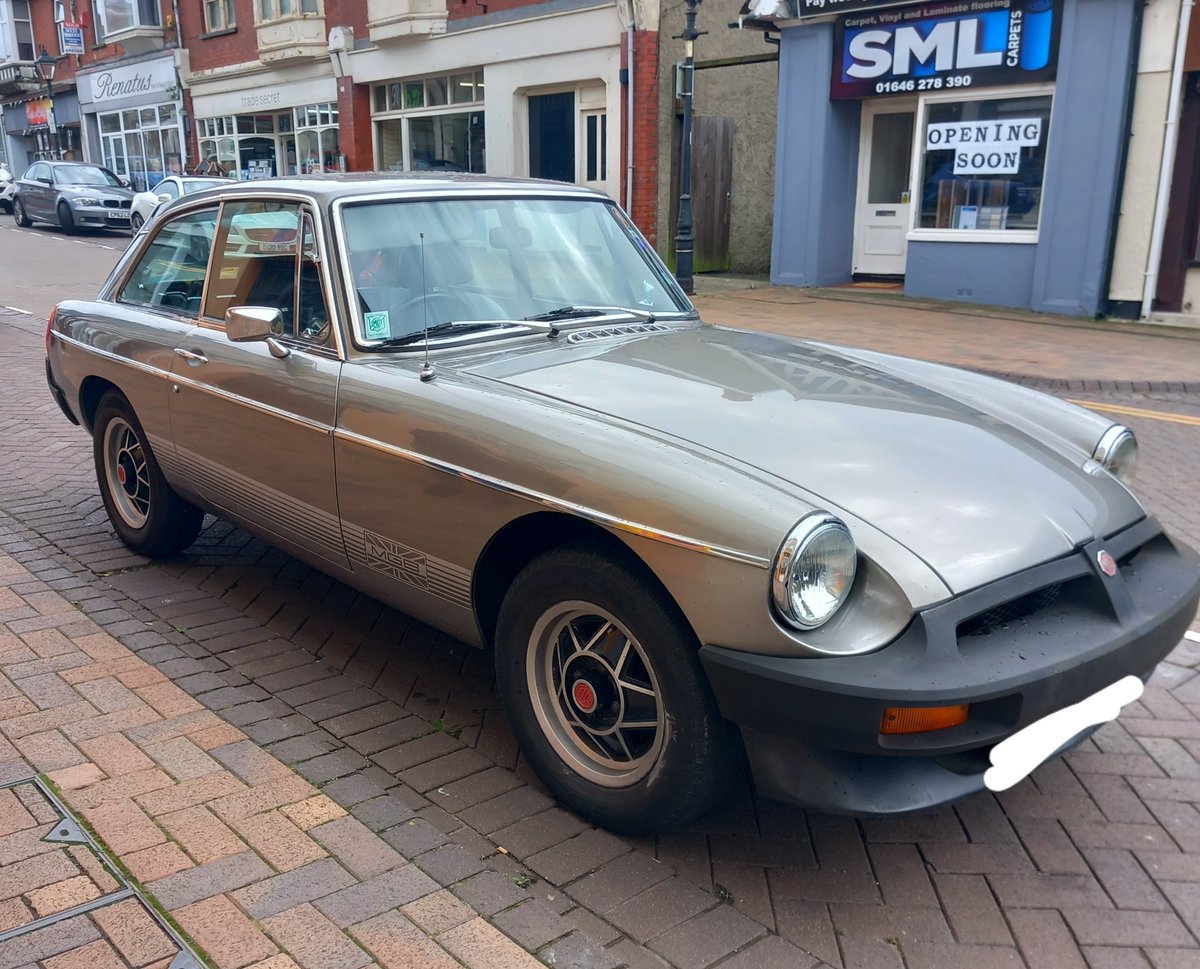A vintage early 70s MG B GT I saw whilst out today. 🚗👌
