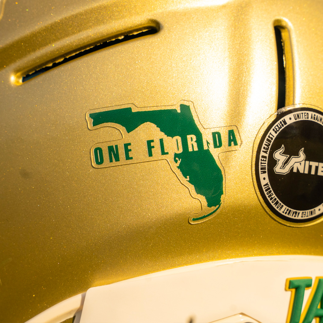 USFFootball's tweet image. 𝐎𝐧𝐞 𝐅𝐥𝐨𝐫𝐢𝐝𝐚

Following the effects of Hurricane Ian, teams in the state of Florida will wear a "One Florida" sticker on their helmets to show our support and unity. Our thoughts and prayers are with all of those impacted by Hurricane Ian.

#OneFlorida| #HornsUp🤘| #US2F