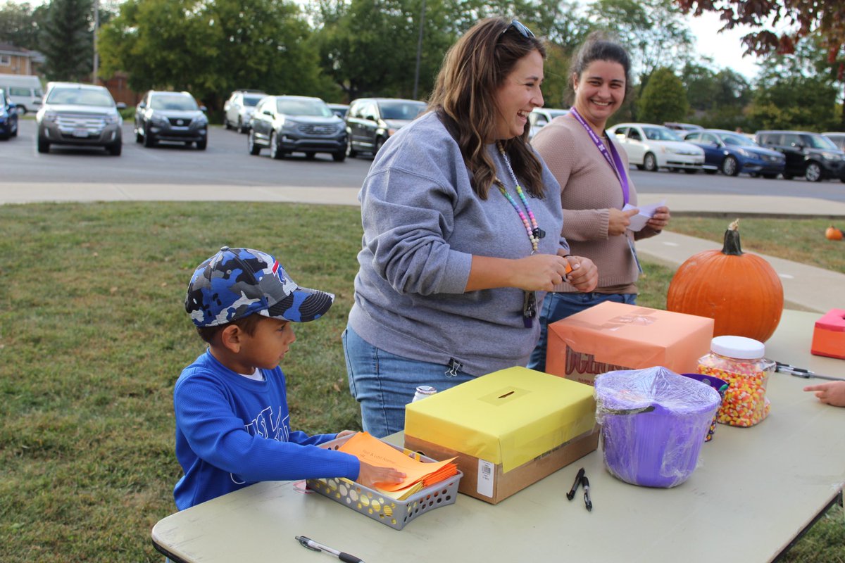 MissW_SECS's tweet photo. Had a blast at the @Creekvw_Tweets Fall Festival!! So did my little guy, even if his face doesn’t show it! 

@MissJud_Kinder did a fantastic job planning the event! 

#wearecreekview #middierising https://t.co/KEO0ZTLZTG