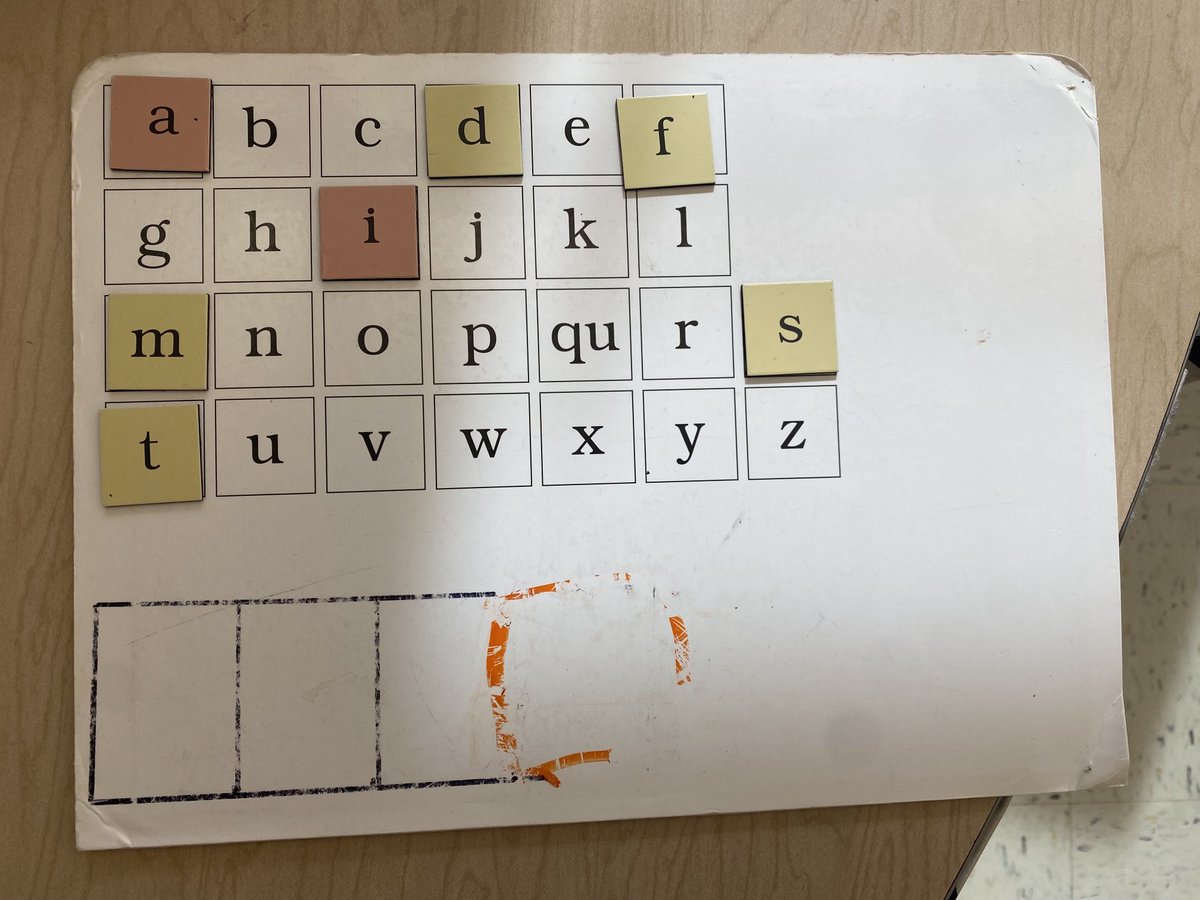 MrsPallone's tweet image. Quick phoneme/grapheme matching game with LIPS pictures. Students held up their letters to match my sound ⁦@SoRclassroom⁩ #formativeassessment #embeddedassessment #SoR ⁦@LindamoodBell⁩ #structuredliteracy