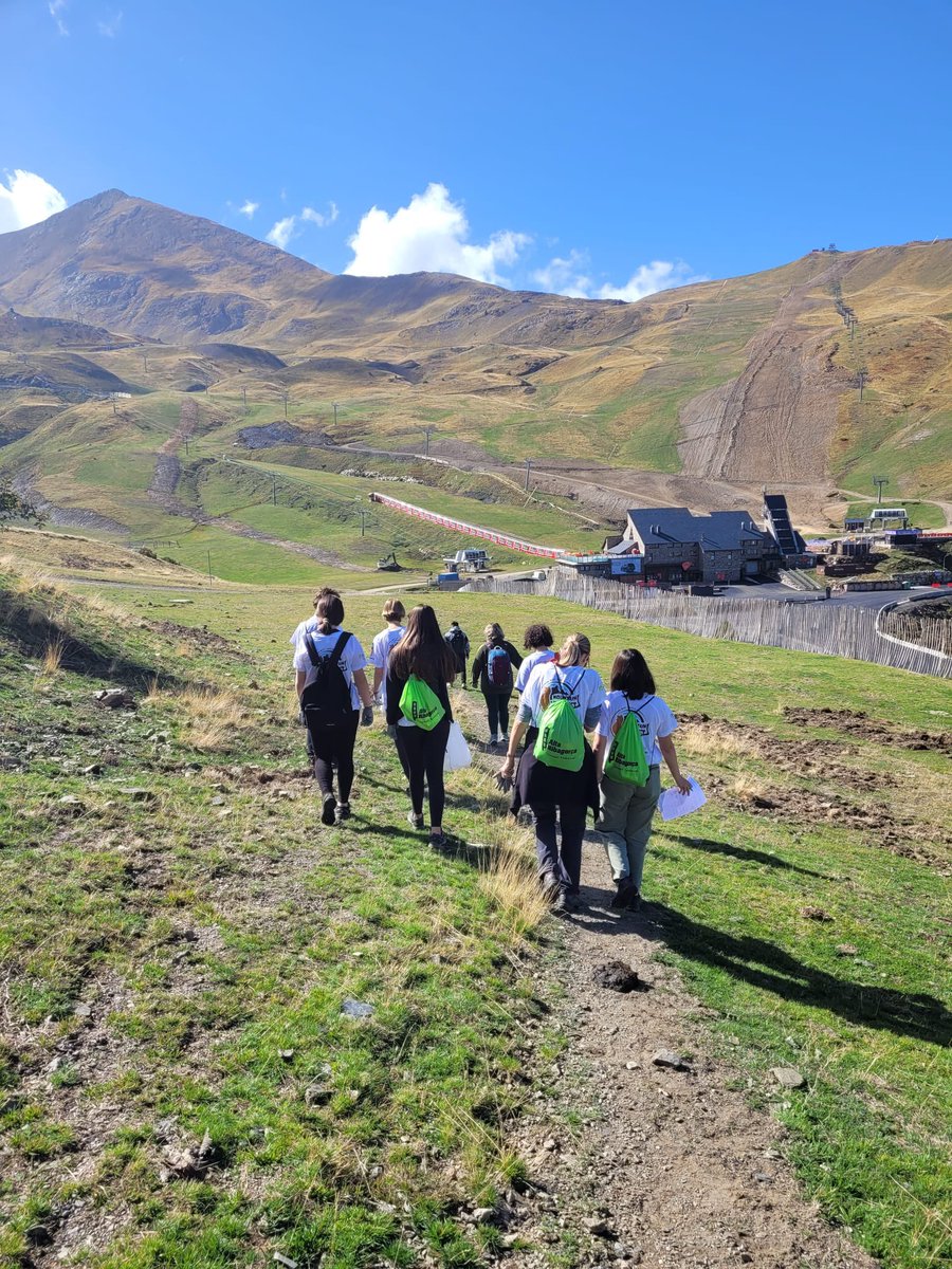 boi_taull's tweet photo. El 6 d'octubre es va celebrar el #MountainProject a l'entorn de #BoíTaüll 🏔.
El #MountainProject és una acció que pretén conscienciar de la importància de mantenir l'entorn natural net.
Jornada amb la col·laboració del @pnaiguestortes,@CCAltaRibagorca i l'IES Pont de Suert. https://t.co/I0FcOhwa0j