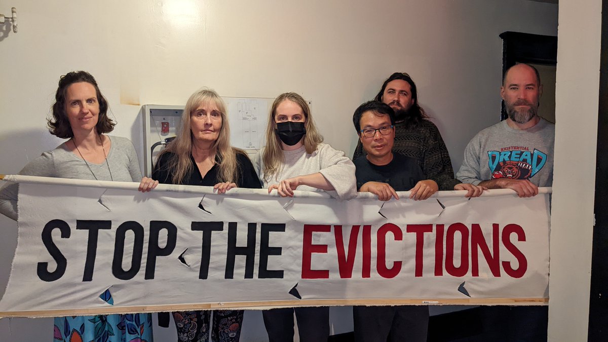 ParkdaleOrg's tweet photo. Evan Johnsen and Neil Spiegel evicting Parkdale organizers

Organizers at 12 Lansdowne are being targeted for eviction in retaliation for their recent, successful campaign against renoviction

READ: https://t.co/mZFROrMPIz https://t.co/T4XGXtFqny