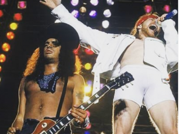 Guns n' Roses release unseen footage from the Use Your Illusion box set. gnrcentral.com/2022/10/07/gun… #gunsnroses #axlrose #slash #useyourillusion