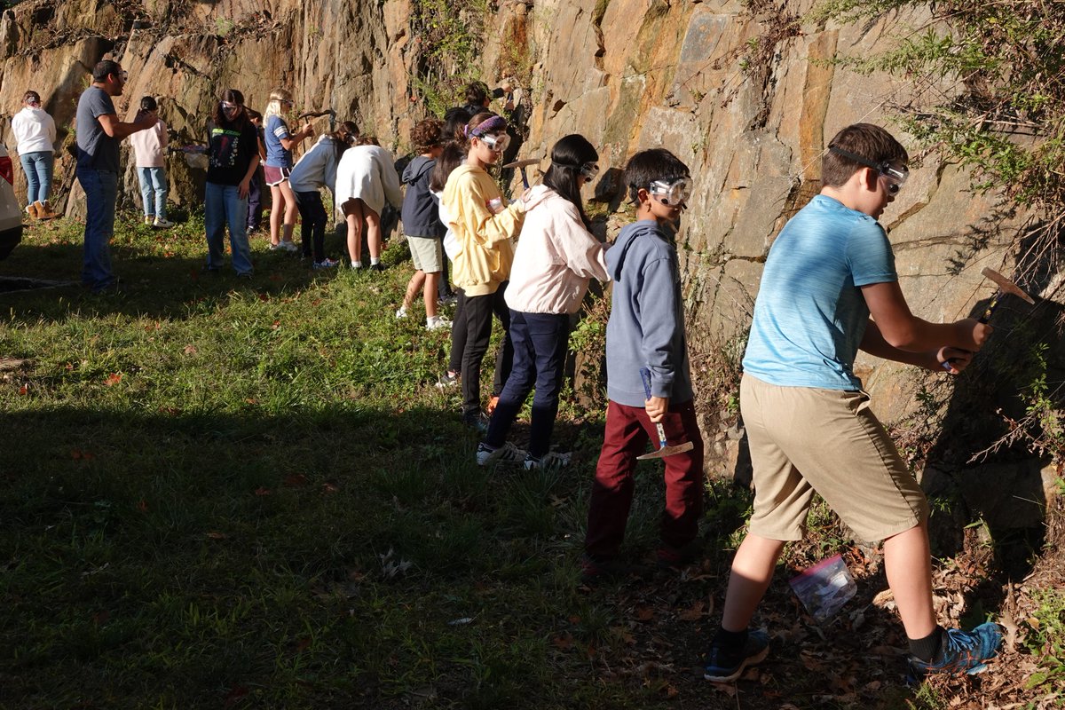HackleySchool's tweet photo. Mr. Oyama's 6th Grade Science class used chisels to collect rock samples that they will analyze to study the minerals found in the cliffs around the Hilltop.

#HackleySchool #HackleyHilltop #HackleyStudents #HackleyOutdoors #HackleyMiddleSchool #HackleyRedefiningExcellence https://t.co/gBMPt12K8W