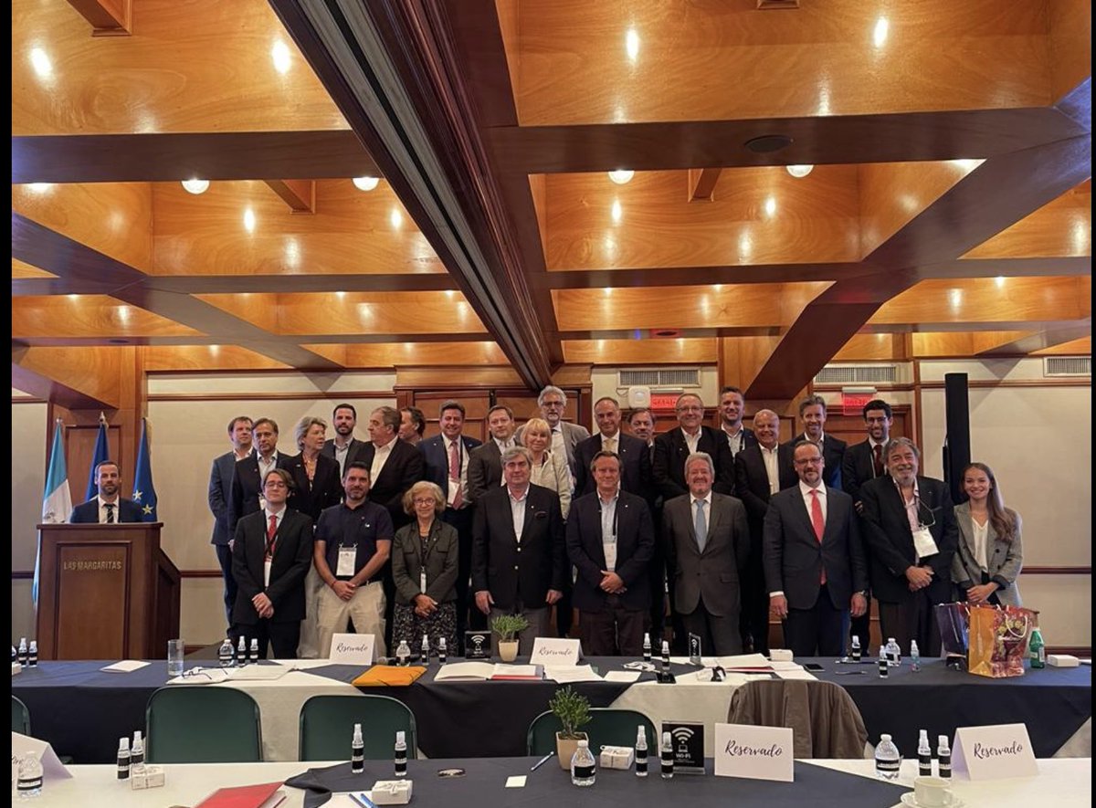 fhoussais's tweet photo. #Cce #ambassadeur #expatriés #expatriation #mexique
Colloque des Conseillers du commerce extérieur Amérique Centrale avec Mme L’ambassadrice de France au Guatemala et les Ambassadeurs de France au Honduras et Salvador https://t.co/xX4j3qJOxe