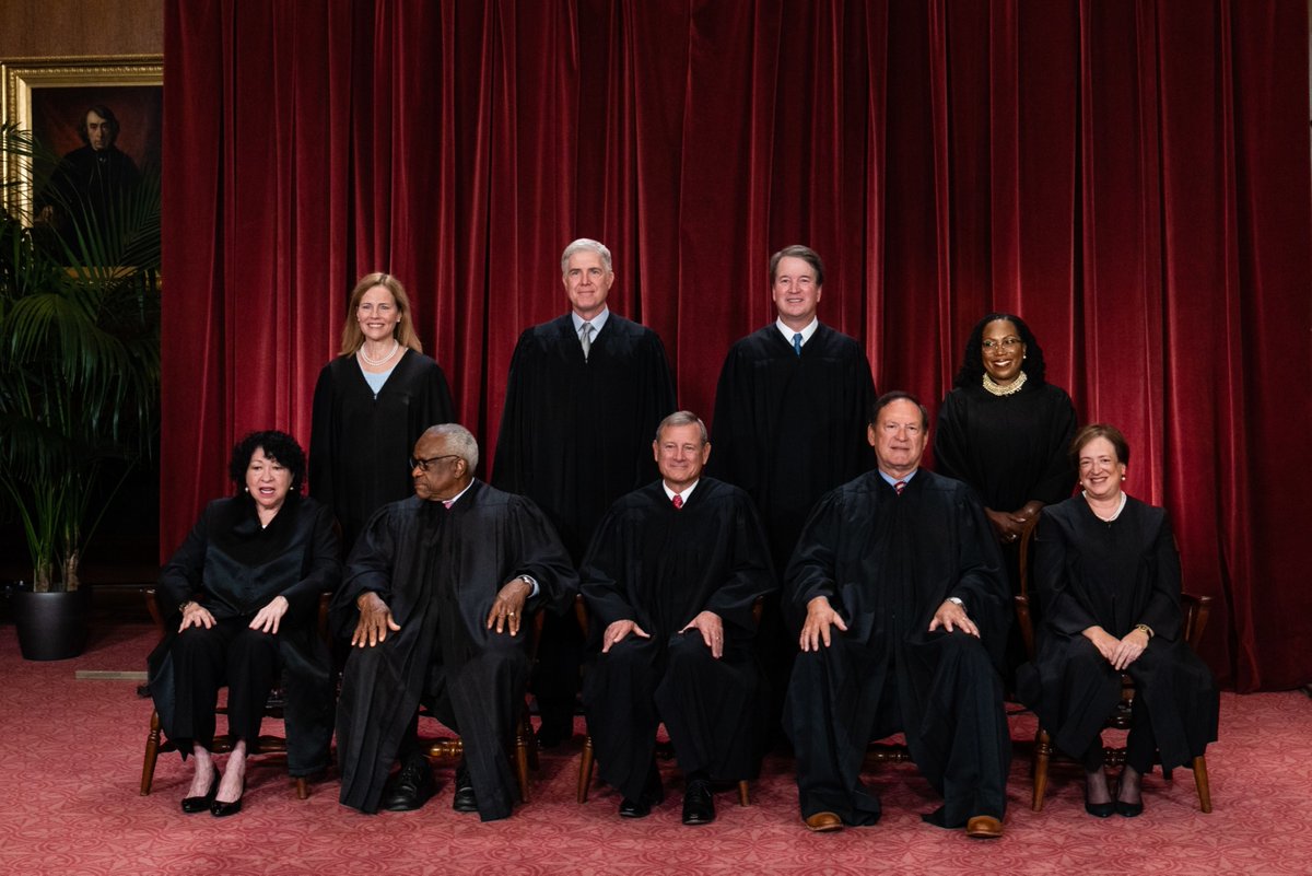 Supreme Court's new group photo with Justice Jackson (Photographer: Eric Lee/Bloomberg)