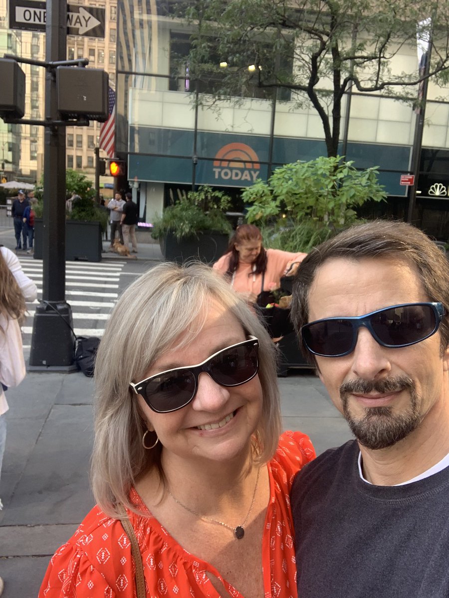 JoanneReres's tweet photo. Thank you @craigmelvin for taking the time to say hello to me and my husband! It made our day! @TODAYshow https://t.co/xFpFA9f3Ub