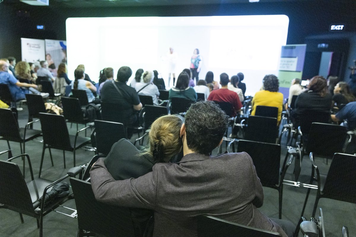 laurapcastano's tweet photo. Les graduades de la 3ª promoció de #BcnFemTech ens demostren l'importància d'un projecte que obre les portes del sector TIC a les dones.

Felicitats a totes i gràcies per convertir-vos en referents molt necessàris per a totes les que encara dubten que aquest sector és per elles💜 https://t.co/5zD5bPyC7v