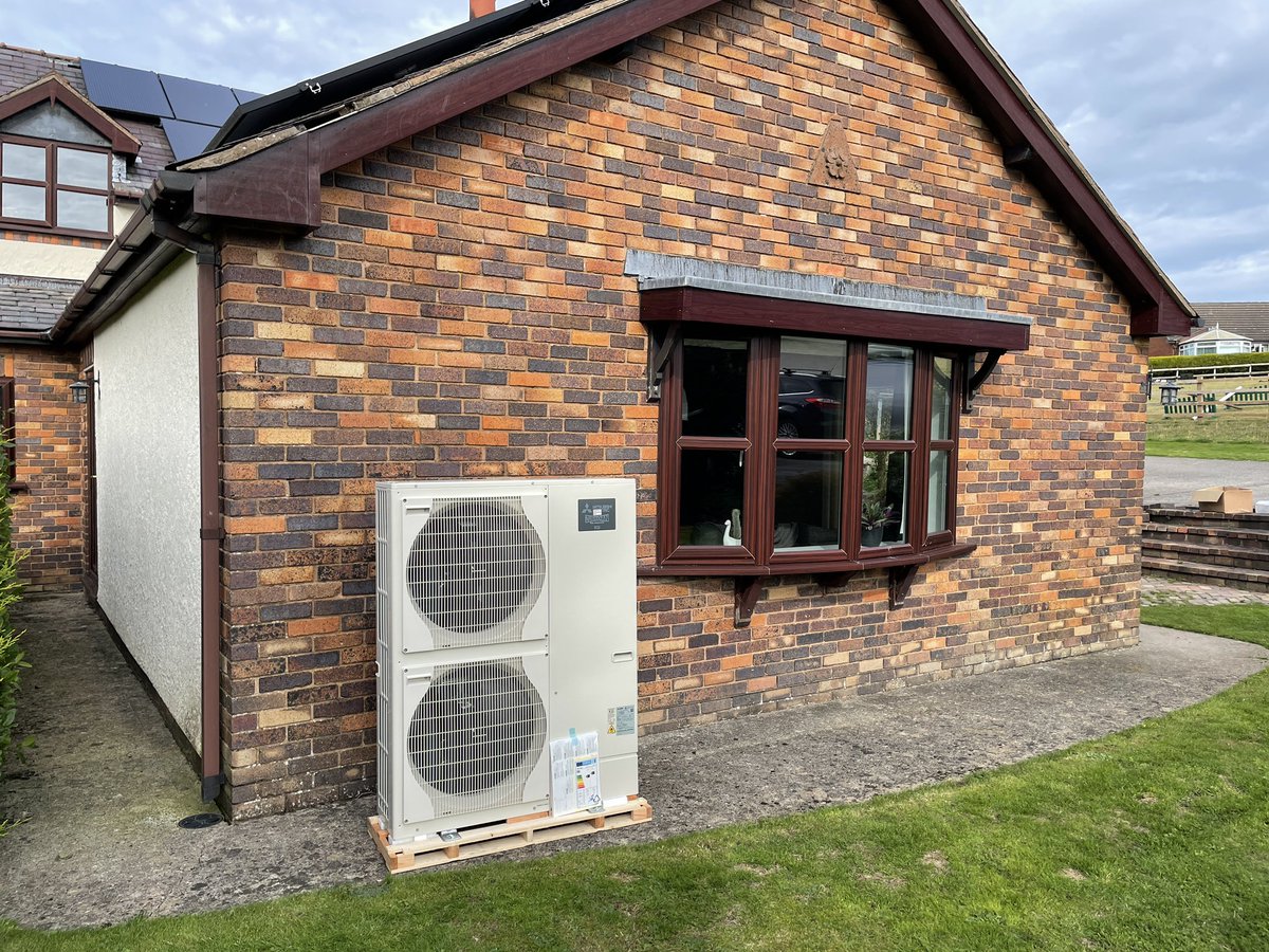 SWhitcher79's tweet photo. Looking forward to being more sustainable once our heat pump gets installed. #Sustainability #heatpump #airsource #heating #homeimprovement #nomoreoil https://t.co/piZg53LDWY