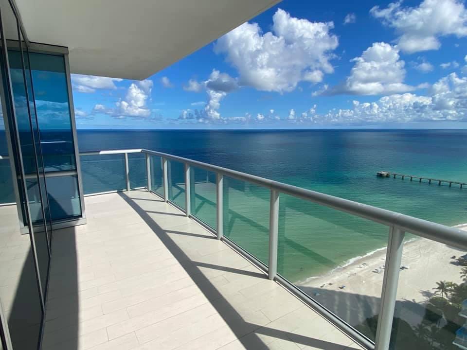 AFRealty's tweet photo. 🌇 Jade Ocean 
📍 17121 Collins Ave, Unit 2701
🛏 Bed 4 - 🧼 Bath 4/1
📐 2,485 Sq Ft
💵 For Rent: $18,500/month

Stunning 4 bed., 4.5 bath wrap around corner unit with East and West views. Must see to appreciate!!! https://t.co/avA3Sf3mSg