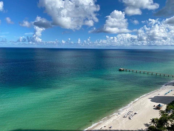 AFRealty's tweet photo. 🌇 Jade Ocean 
📍 17121 Collins Ave, Unit 2701
🛏 Bed 4 - 🧼 Bath 4/1
📐 2,485 Sq Ft
💵 For Rent: $18,500/month

Stunning 4 bed., 4.5 bath wrap around corner unit with East and West views. Must see to appreciate!!! https://t.co/avA3Sf3mSg
