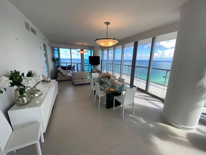 AFRealty's tweet photo. 🌇 Jade Ocean 
📍 17121 Collins Ave, Unit 2701
🛏 Bed 4 - 🧼 Bath 4/1
📐 2,485 Sq Ft
💵 For Rent: $18,500/month

Stunning 4 bed., 4.5 bath wrap around corner unit with East and West views. Must see to appreciate!!! https://t.co/avA3Sf3mSg