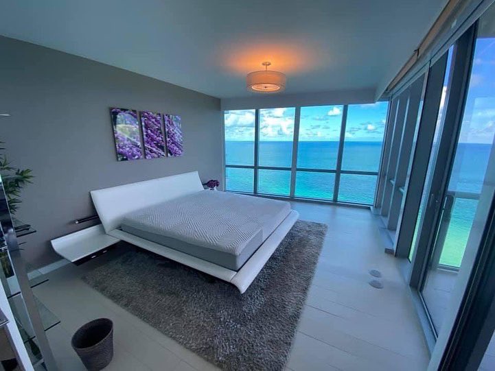 AFRealty's tweet photo. 🌇 Jade Ocean 
📍 17121 Collins Ave, Unit 2701
🛏 Bed 4 - 🧼 Bath 4/1
📐 2,485 Sq Ft
💵 For Rent: $18,500/month

Stunning 4 bed., 4.5 bath wrap around corner unit with East and West views. Must see to appreciate!!! https://t.co/avA3Sf3mSg