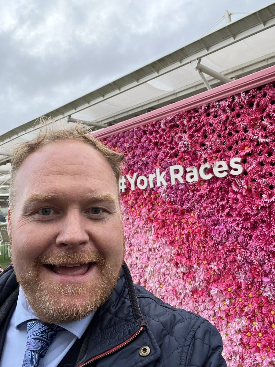Hugopegcalf's tweet photo. Fantastic be down @yorkracecourse for the October finale. Sun is out and racing is brilliant. 🐎 ☀️ #ProperDayOut https://t.co/LWkoNKbJ9Y