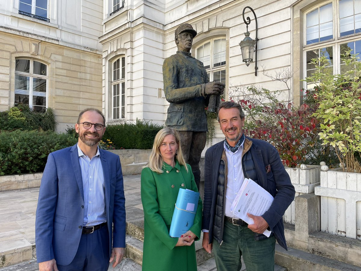 Le Conseil départemental apporte un soutien important et primordial à la <a href="/Fondation_AdG/">Fondation Anne de Gaulle</a> pour la création d’un foyer d’hébergement de 100 places à Montigny-le-Bretonneux. Très heureux que la convention ait pu être signée ce jour par mes collègues <a href="/GwenDesforges/">Gwendoline Desforges</a> et @MerckaertL.