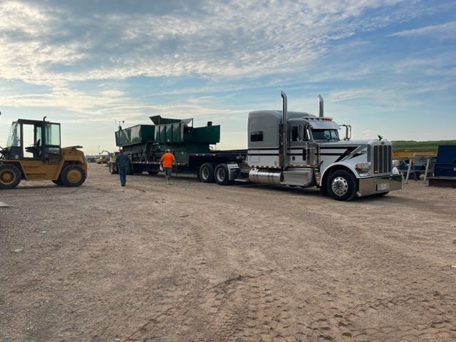 AOCompactors's tweet photo. Loading up and moving out another #onsitewasteequipment installation! Thanks @WasteManagement for partnering with us to help Houston-area businesses optimize their waste streams and reach #sustainability goals!
#OnsiteWastesolutions #Compactors #Recycling https://t.co/tzcCpW2k4C