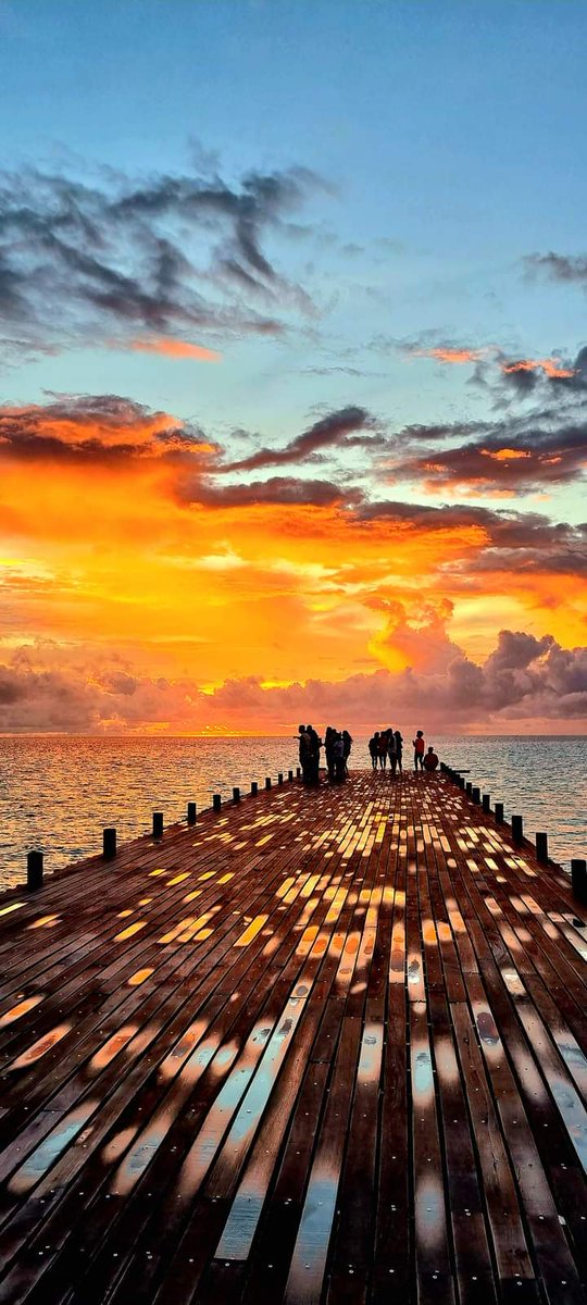 TravelKeSabah's tweet photo. Pemandangan senja di Kapalai Resort, Semporna, Sabah, destinasi percutian world class di Pantai Timur negeri Sabah. Berbaloi ke sini walau jauh dan mahal.
📸:Juliet Lai https://t.co/KmhclpA5mI