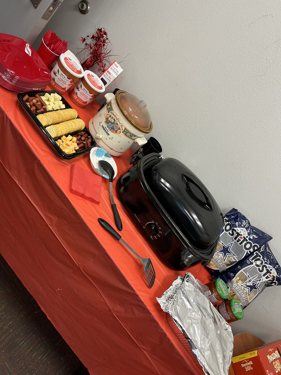 Counselor_Olson's tweet photo. CORRAL5️⃣ is “seeing RED” for OHS vs Permian ❤️🤍 #RiseOfTheRed #SeeingRed @BigRedBronchos @bronchosodessa @OHSBronchoFB @BronchoNews https://t.co/KCZ3OXxoM2