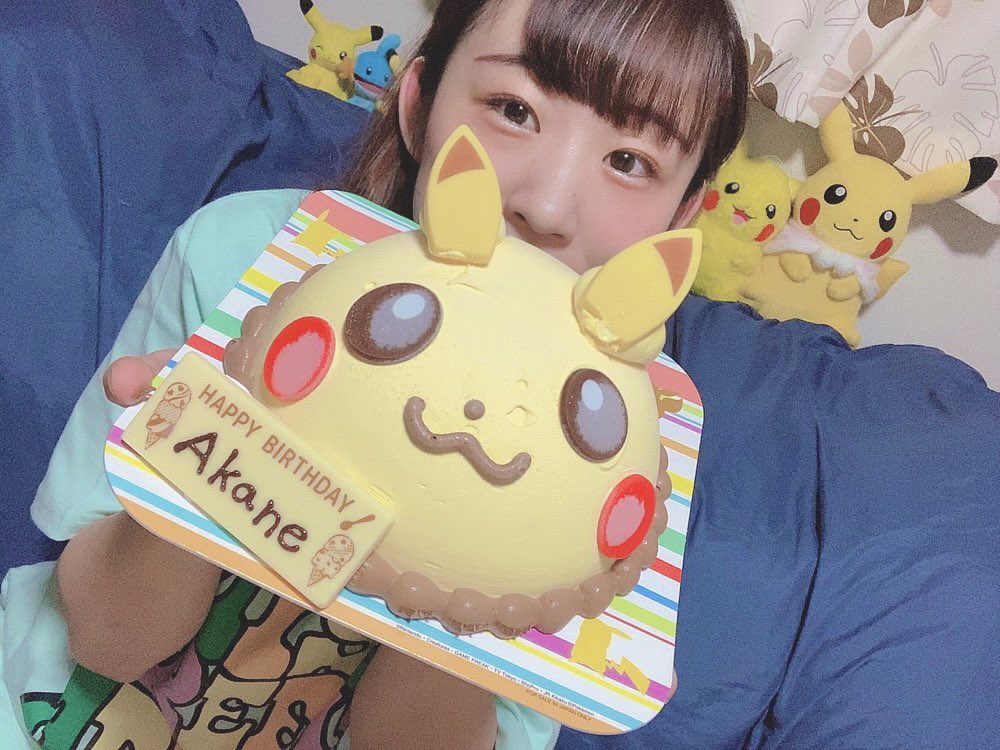 ash10720's tweet photo. 仕事終わりのピカチュウケーキ🐭⚡️
気づいたら20代折り返し地点！怖い！！！！
久々の人から連絡くると急に特別な日感出るね！お祝いしてくれた優しい人たちありがとう💐
25歳の目標は"自立"です https://t.co/rxAF48xBaK