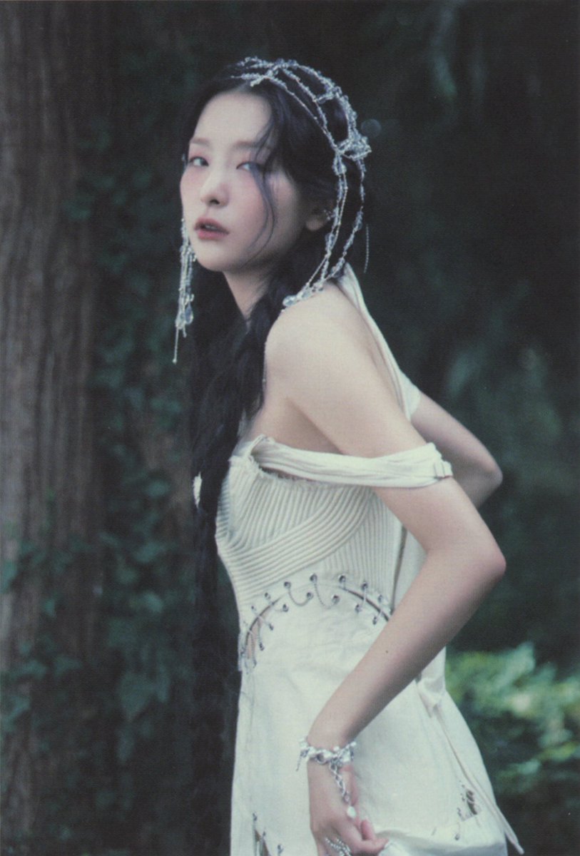 seulgikpics's tweet photo. such a beautiful fairy https://t.co/esO4cr5dJt