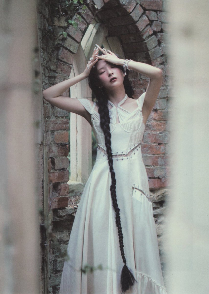 seulgikpics's tweet photo. such a beautiful fairy https://t.co/esO4cr5dJt
