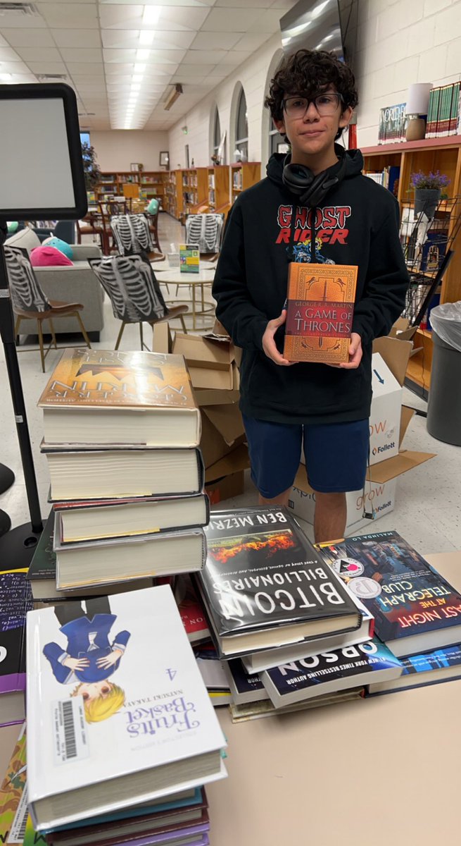 lamar_academy's tweet photo. ASK & YOU SHALL RECEIVE!!! It’s ALWAYS an amazing feeling when a student requests a book, you order & gets it just in time for a 3 day weekend!! Happy Reading Nicolas!!! @PrincipalNino @McAllenISD @annvega #librarianWin https://t.co/v3j5ML1eU4