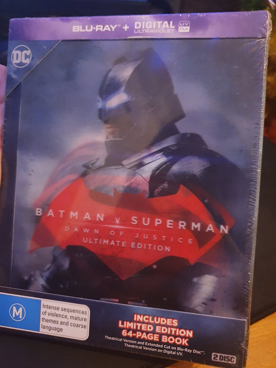 SnyderQueen_'s tweet photo. Supes doesn't have a mullet, there is no #MulletCut, this is a lenticular 3D cover so you're seeing Batfleck too 😂 https://t.co/VPL1x7mzMK