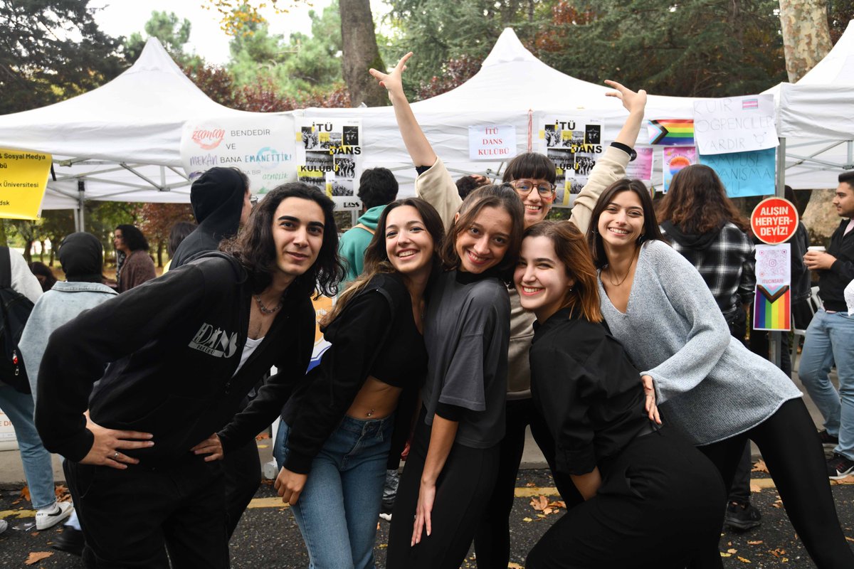 itu1773en's tweet photo. Clubs, friends and fun 🤩🥳
ITU will always be here to welcome you home 🐝🫶
#BackToITU #BacktoSchool22 https://t.co/6L6DVUn3ej