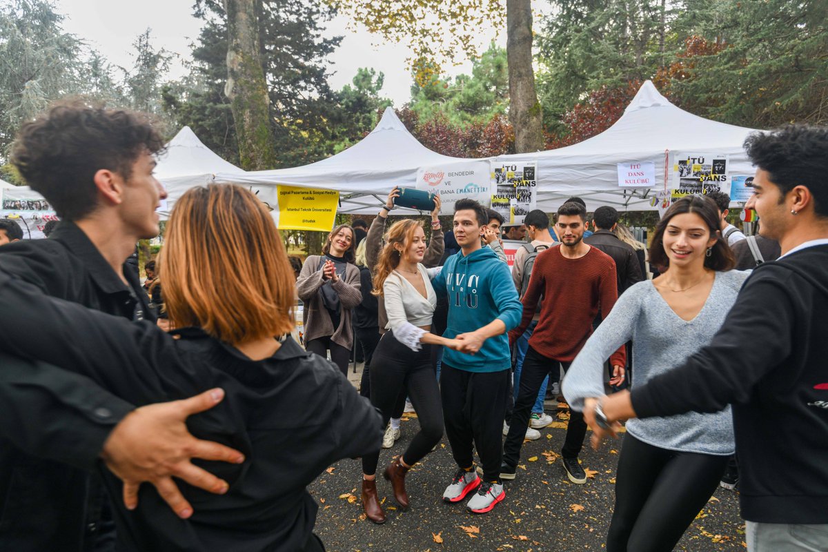 itu1773en's tweet photo. Clubs, friends and fun 🤩🥳
ITU will always be here to welcome you home 🐝🫶
#BackToITU #BacktoSchool22 https://t.co/6L6DVUn3ej