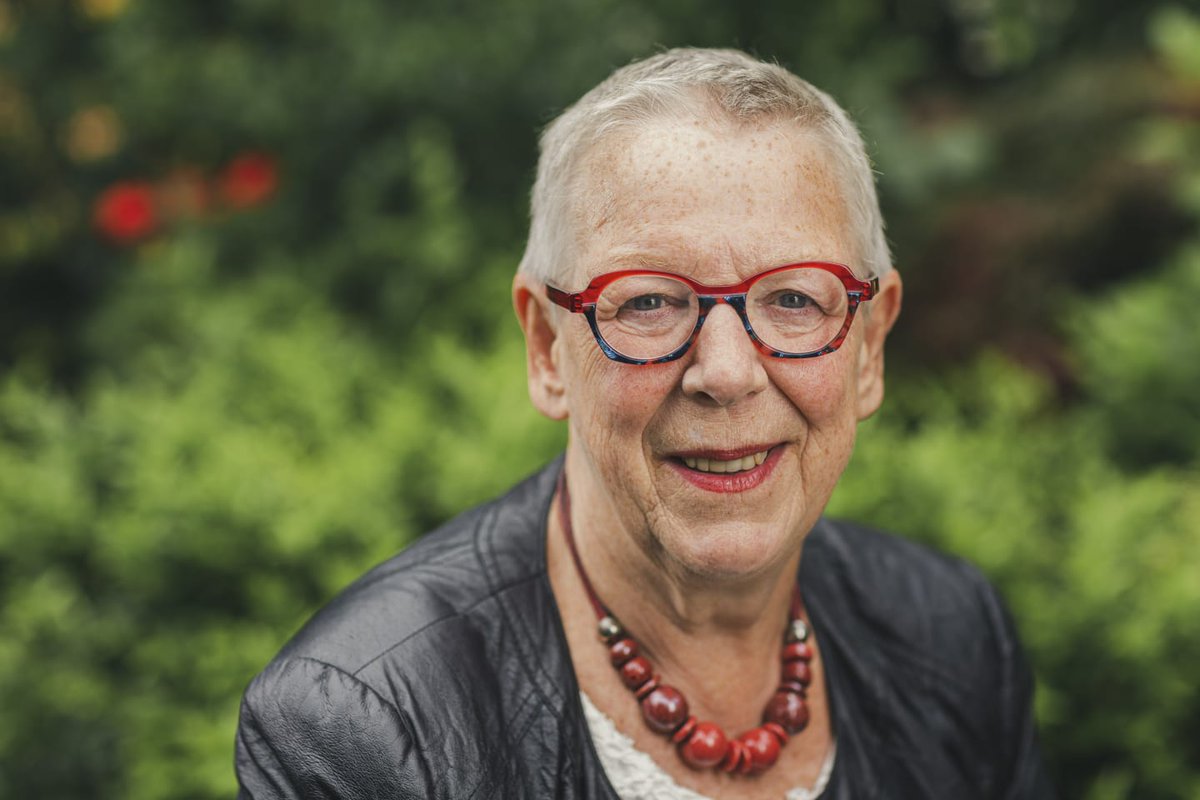 IPSO_nl's tweet photo. Morgen is het #DagvandePalliatieveZorg in dat kader spraken we @jannieoskam1. Zij vond veel steun bij het Centrum voor leven met en na #kanker. 'Ik volgde er een lotgenotengroep, er was zoveel herkenning. We hadden aan een half woord genoeg.' https://t.co/BU1gBN4hA4 https://t.co/cV0DogKZ7o