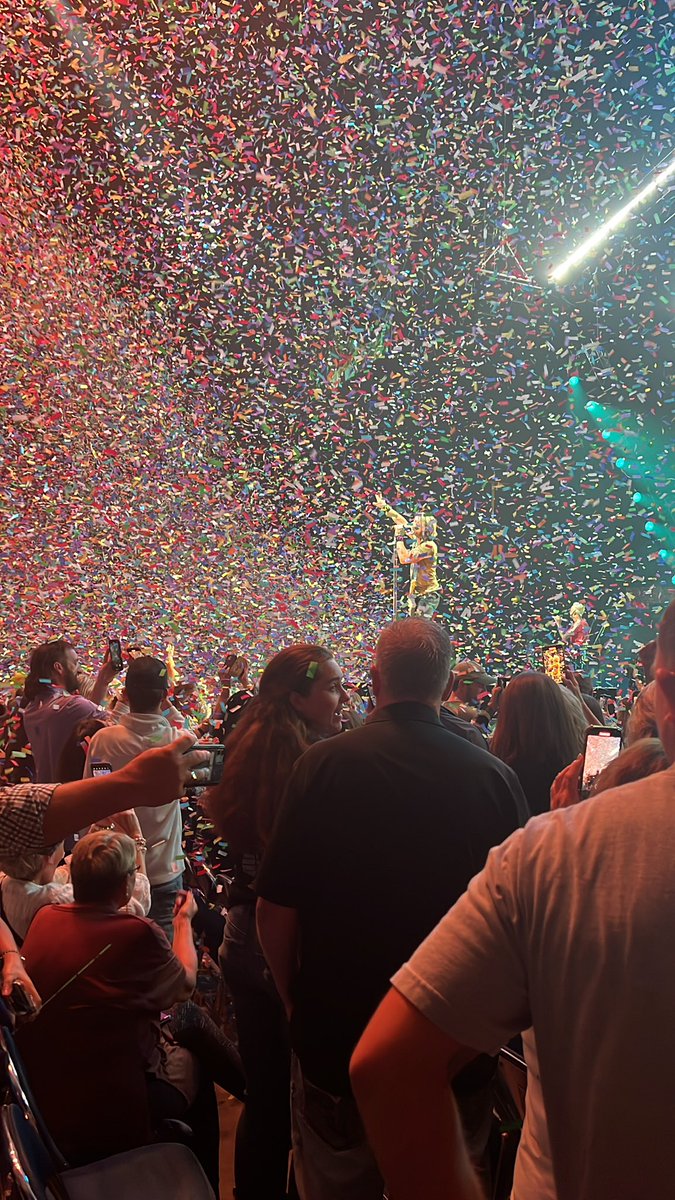 AddisonMcClure1's tweet photo. of all the concerts i’ve been to, @KeithUrban definitely put on the best show i’ve ever seen last night. https://t.co/1gdJErYQ0X