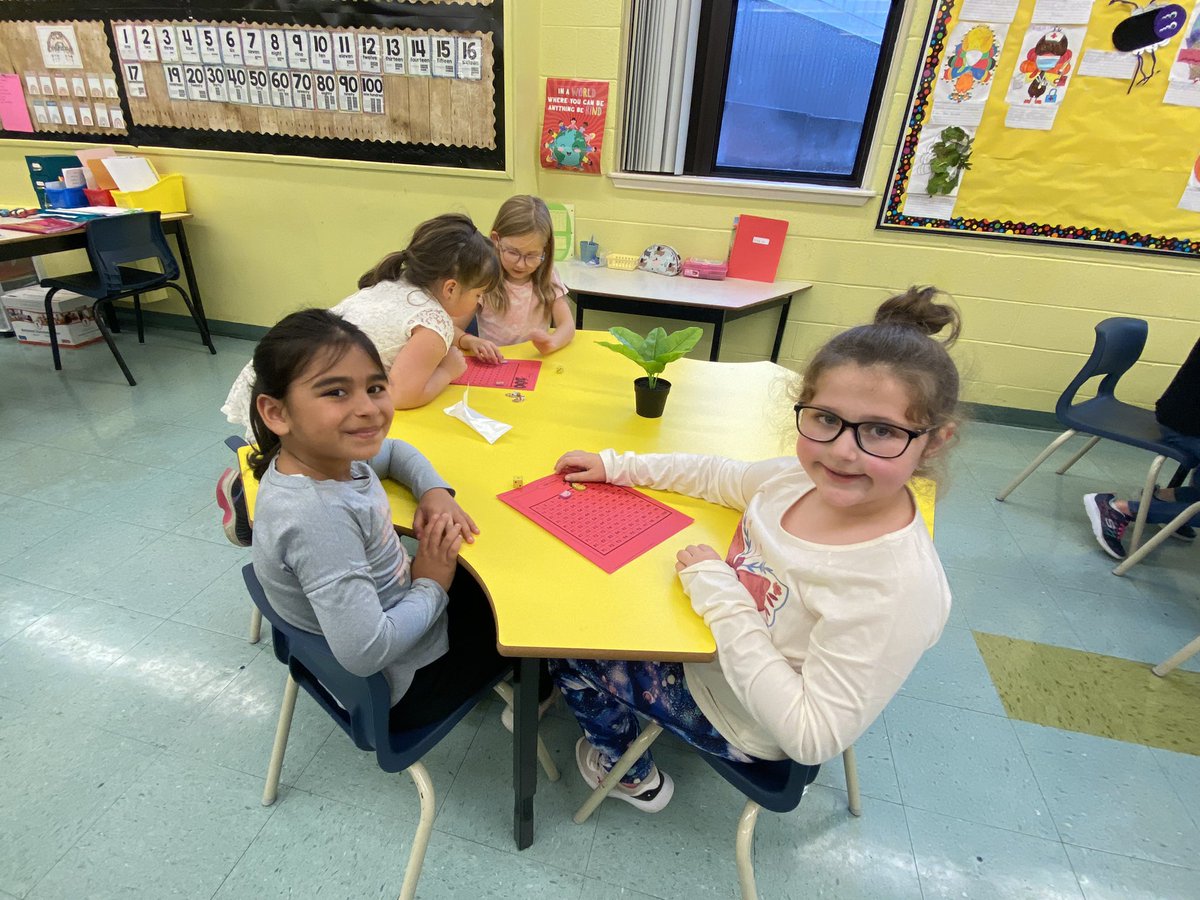 MsLeggeNL's tweet photo. This morning we practiced some new Numeracy games! I think they enjoyed them 🤔 @NLESDCA @NLESDNT @cowanelementary #NumeracyBlock https://t.co/JbIprSUOG5