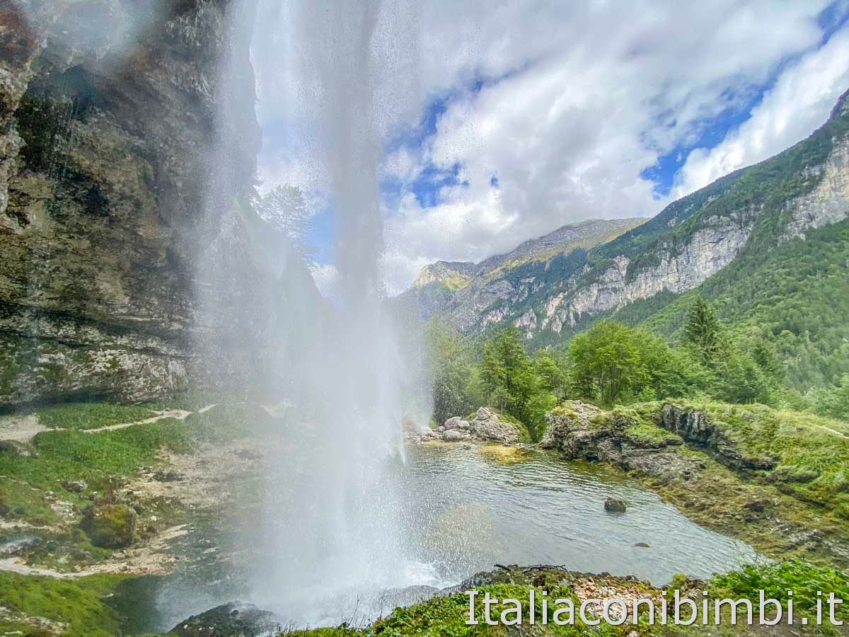 italiaconibimbi's tweet photo. Siamo stati a Chiusaforte, il paese delle cascate e ne siamo rimasti affascinati. Sono ben 13 raccolte in un dépliant gratuito, tutte le info e tante foto sul nostro blog:   
https://t.co/nZ3fhOf1He
#fvglive #friuliveneziagiulia #chiusaforte #cascate https://t.co/EreKkJvuxn