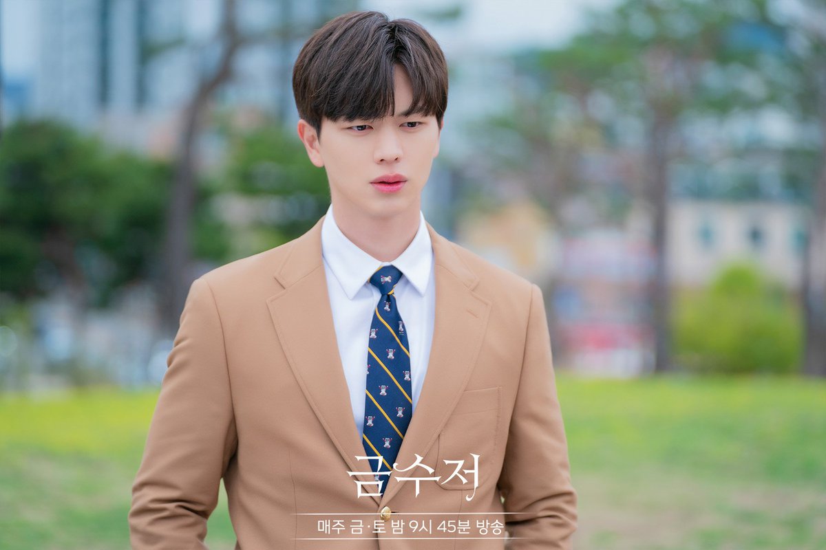 딘 tweet media