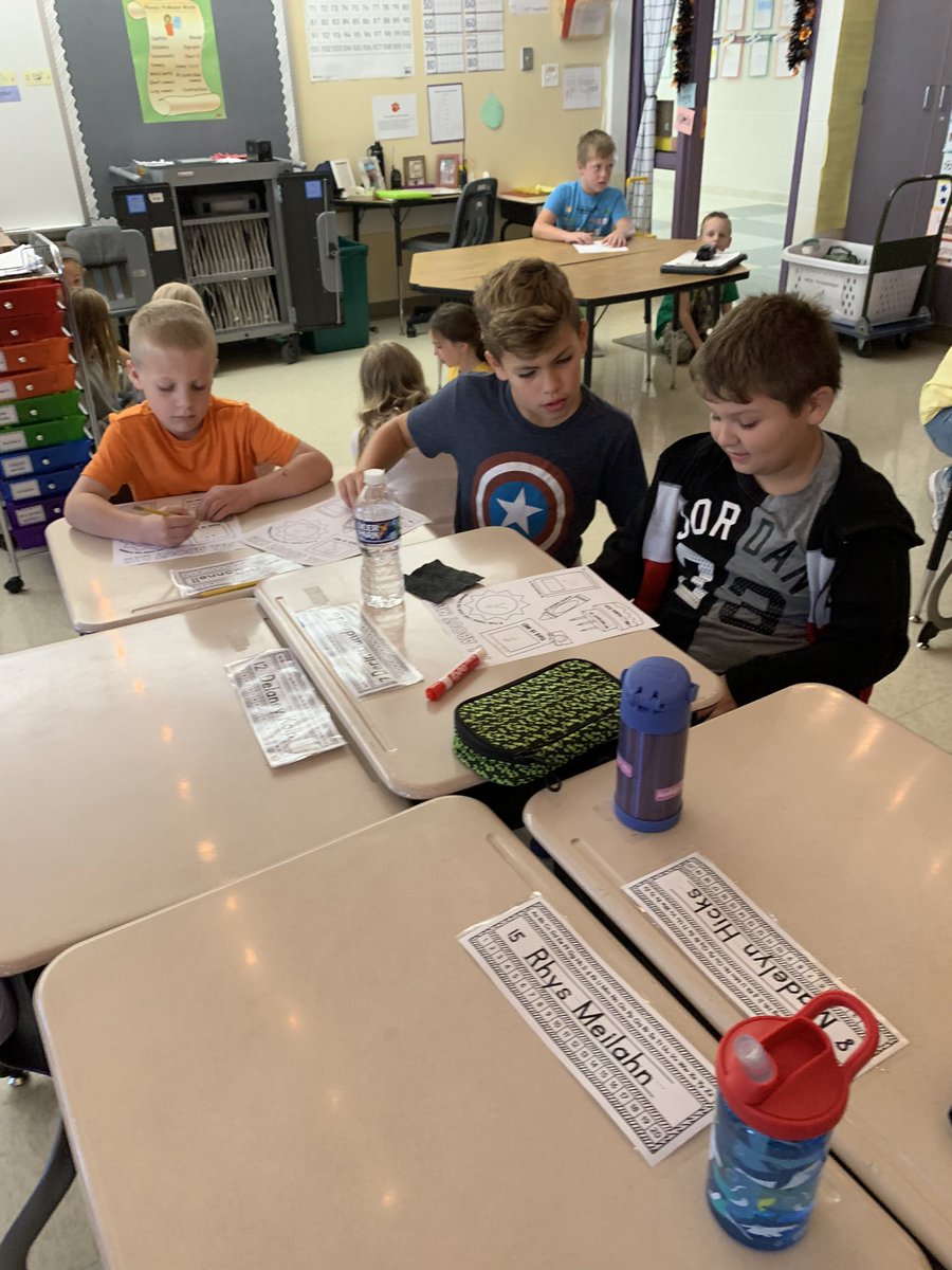 MrsJonesFC5's tweet photo. 2nd and 5th grade learning buddies met today!  We can’t wait to work together all year!  @TroutmanFC2 @OwenJRobertsFC https://t.co/F5kRQdFYvK