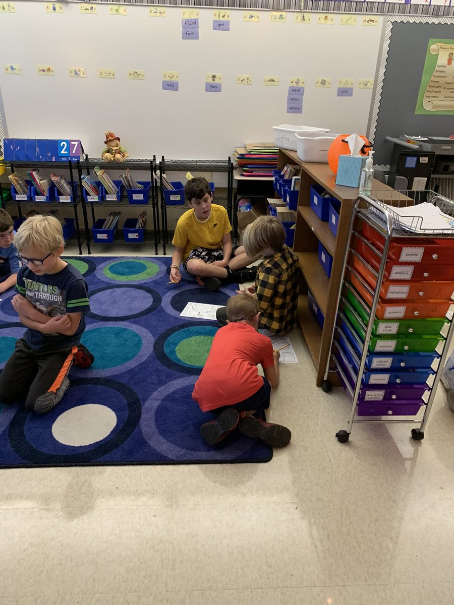 MrsJonesFC5's tweet photo. 2nd and 5th grade learning buddies met today!  We can’t wait to work together all year!  @TroutmanFC2 @OwenJRobertsFC https://t.co/F5kRQdFYvK