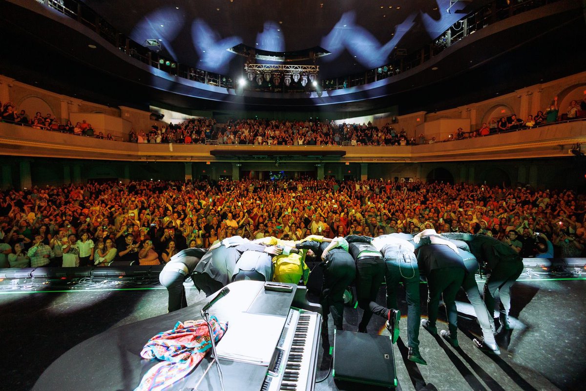 FitoPaezMusica's tweet photo. En el medio del dolor la música y el amor. Gracias Orlando! https://t.co/xaPFvlRA8J