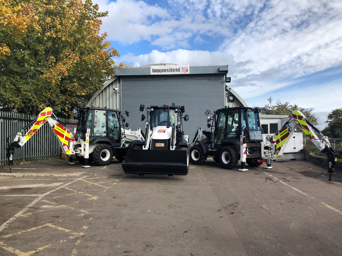 toppesfielduk's tweet photo. As we continue to invest in our self-delivery model, this week we have collected a brand new paver and 3 new JCB Streetmasters.
#onetoppteam https://t.co/xf2H0WoRro