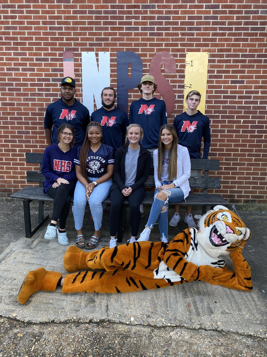 Nettleton_Prim's tweet photo. Fridays are always great but even better when our @Nettleton_High @net_tigerFB friends visit! ❤️🐯💙 #riseabove https://t.co/6oM13upUa1