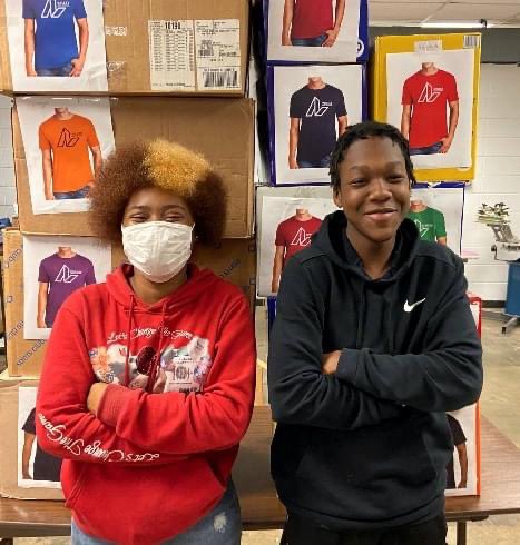 PRP_Panthers's tweet image. Our Graphic Design students have been busy! 15 students have been trained in the silkscreen process, allowing the team to print 375 student ambassador shirts for 15 different JCPS schools. @academiesoflou @JCPSKY