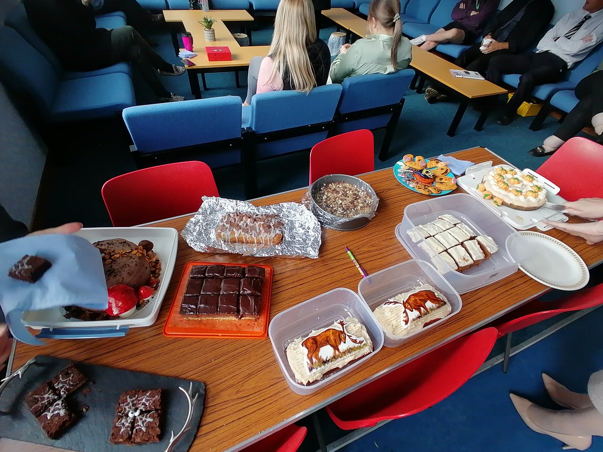 MissWelsh5's tweet photo. Incredible cakes at the end of term staff bake-off! What a team! 😋 https://t.co/2d6ASZUyWo