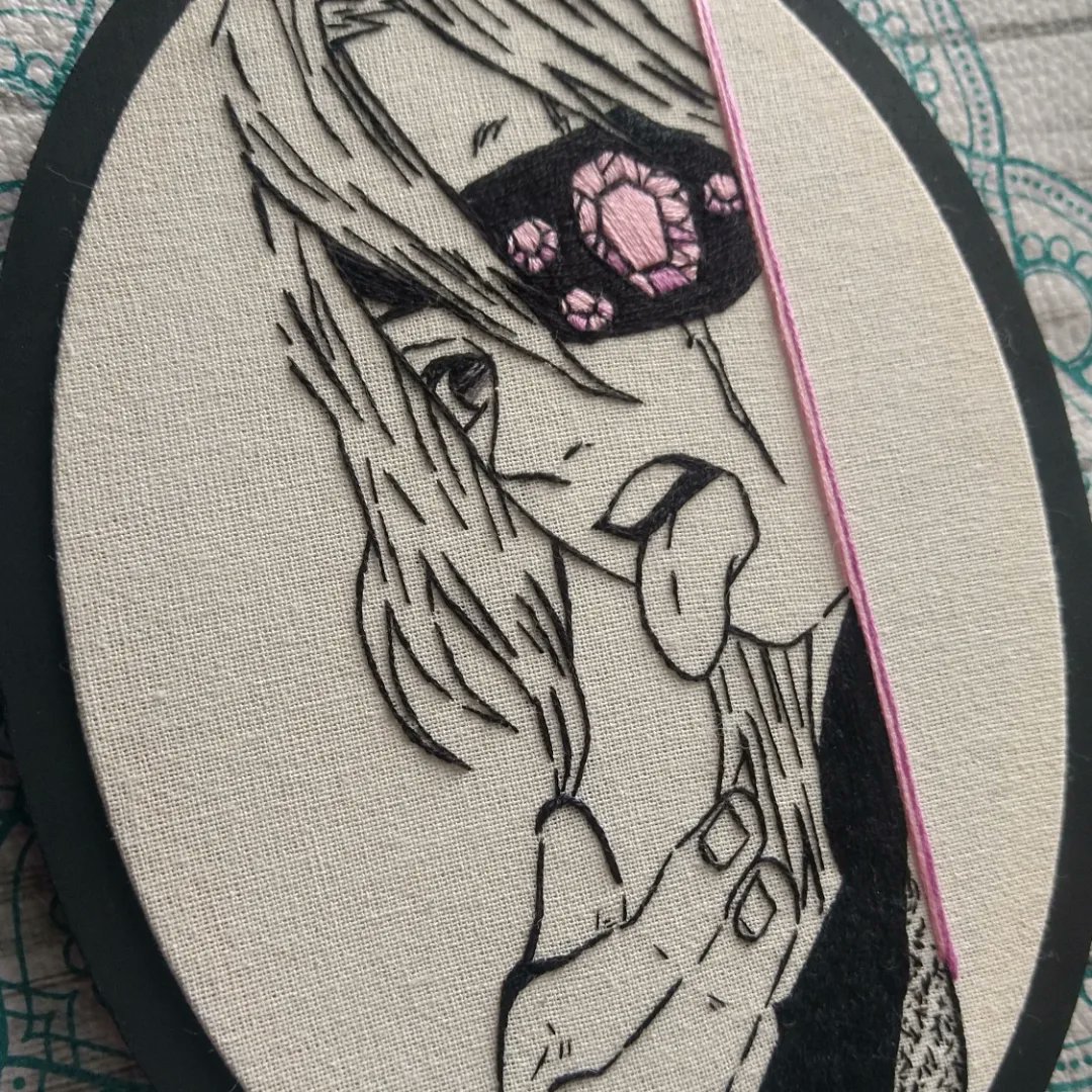 BordadosKoshka's tweet photo. 🔹 Uzui Tengen, Kimetsu no yaiba.
Bordado en lienzo de algodón presentado en bastidor ovalado de 12 x 17 cm.
#uzuitengen #tengenuzui #kimetsunoyaiba #bashira #otobashira #handembroidery #manga #anime #otaku #weeb #embroidery #animeembroidery #embroderyart https://t.co/HxbsXLPOM0