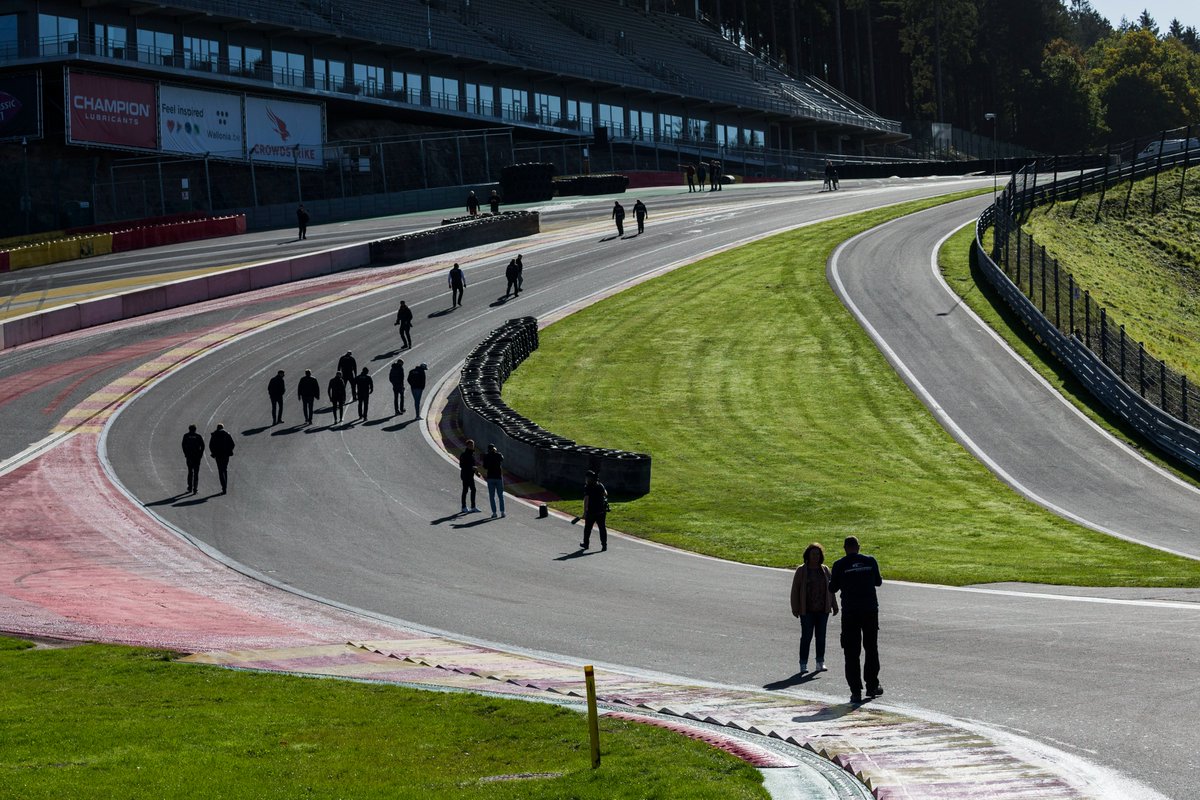 RX2eOfficial's tweet photo. Friday means preparation day!😜
✅Paddock Setup done
✅Cars ready by our #QEVTechTeam done
✅Scrutineering done
✅RX2e Drivers briefing done
✅TrackWalk done
✅Extrication exercises done
Ready for tomorrow? ✅Done
#Rallycross #RX2e | @FIAWorldRX | @SPAWorldRX https://t.co/YL2FmgwbI1