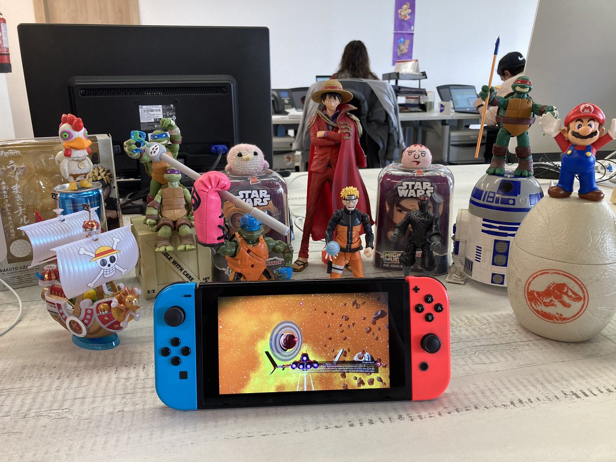 Mi puesto en la oficina al fin completo con NMS para mi Switch!!!
<a href="/NoMansSky/">Sean Murray</a> <a href="/oskar1up/">Oskar1up 👽</a> <a href="/RoyalSpaceHub/">🔴Royal Space Society</a> <a href="/Memo_Stills/">Memo Stills ᕙ(⇀‸↼‶)ᕗ</a> <a href="/shigeru1984/">Shigeru1984🥚🚀 #adoptaunaliving</a> <a href="/Abella80s/">💫Abella 💫</a> la cara de Naruto lo dice todo